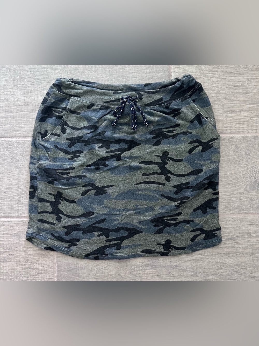 Sundry Saturday Camo Skirt EVEREVE Size 2